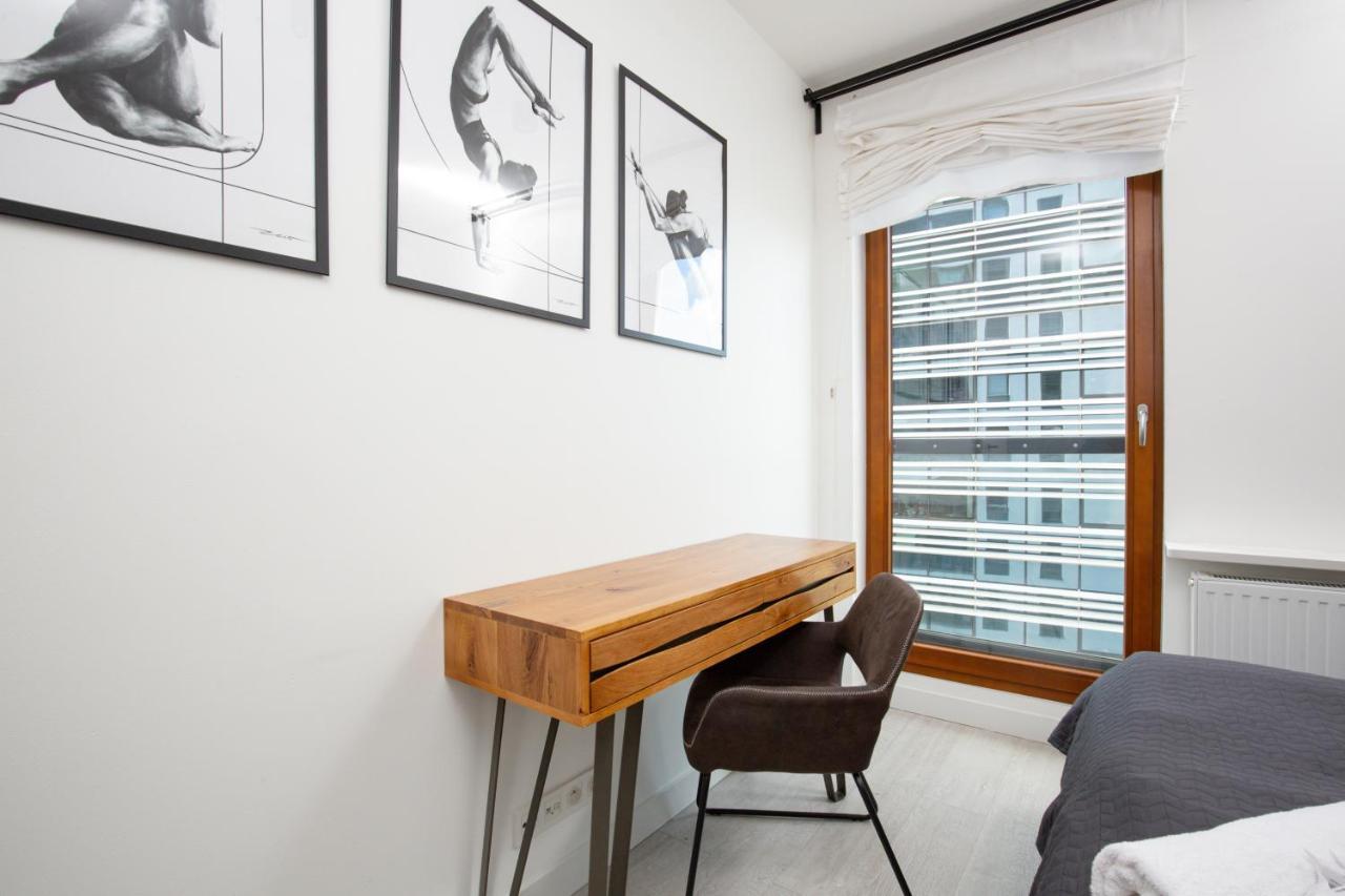 City Center Apartments Grzybowska With Parking By Noclegi Renters Warsaw Exterior photo
